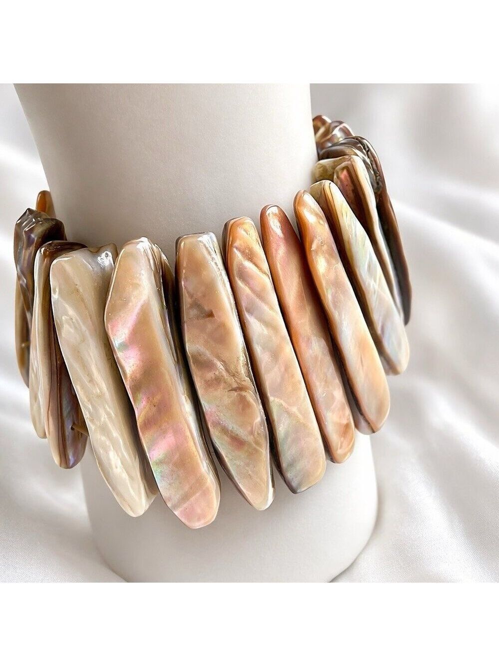 Mother of Pearl Shell Stretch Bracelet Iridescent